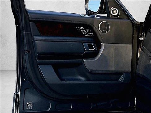 Used 2020 Land Rover Range Rover HSE image 18