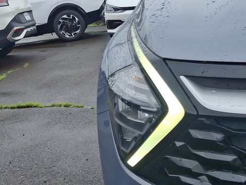 Used 2023 Kia Sportage EX image 9