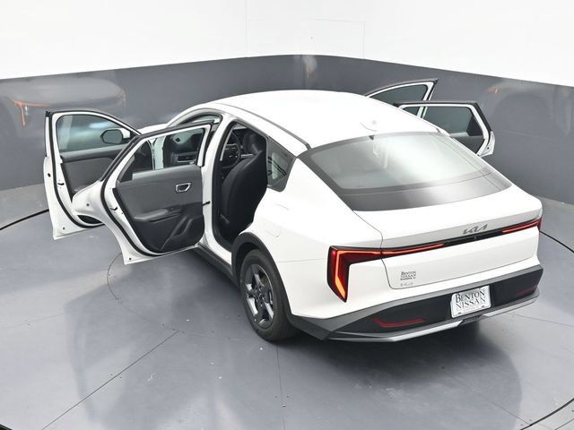 Used 2025 Kia K4 FWD image 43