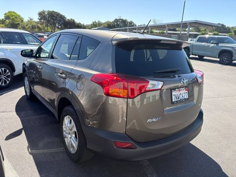 Used 2015 Toyota RAV4 LE FWD image 5