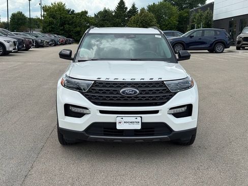 Used 2023 Ford Explorer XLT w/ Equipment Group 202A AWD/4WD image 37
