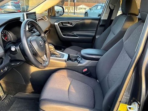 Used 2019 Toyota RAV4 XLE image 10