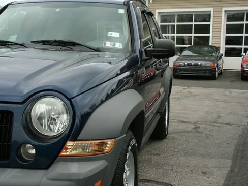 Used 2005 Jeep Liberty Sport AWD/4WD image 18