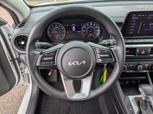 Used 2023 Kia Forte LXS w/ LXS Technology Package image 25
