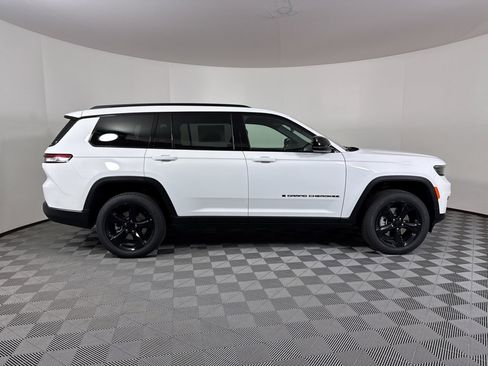 New 2025 Jeep Grand Cherokee L Limited w/ Black Appearance Package image 12
