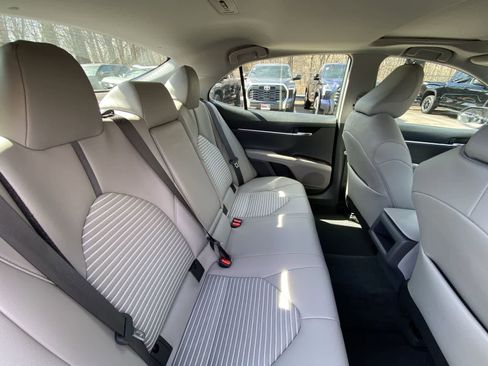 Used 2022 Toyota Camry SE w/ Cold Weather Package image 28