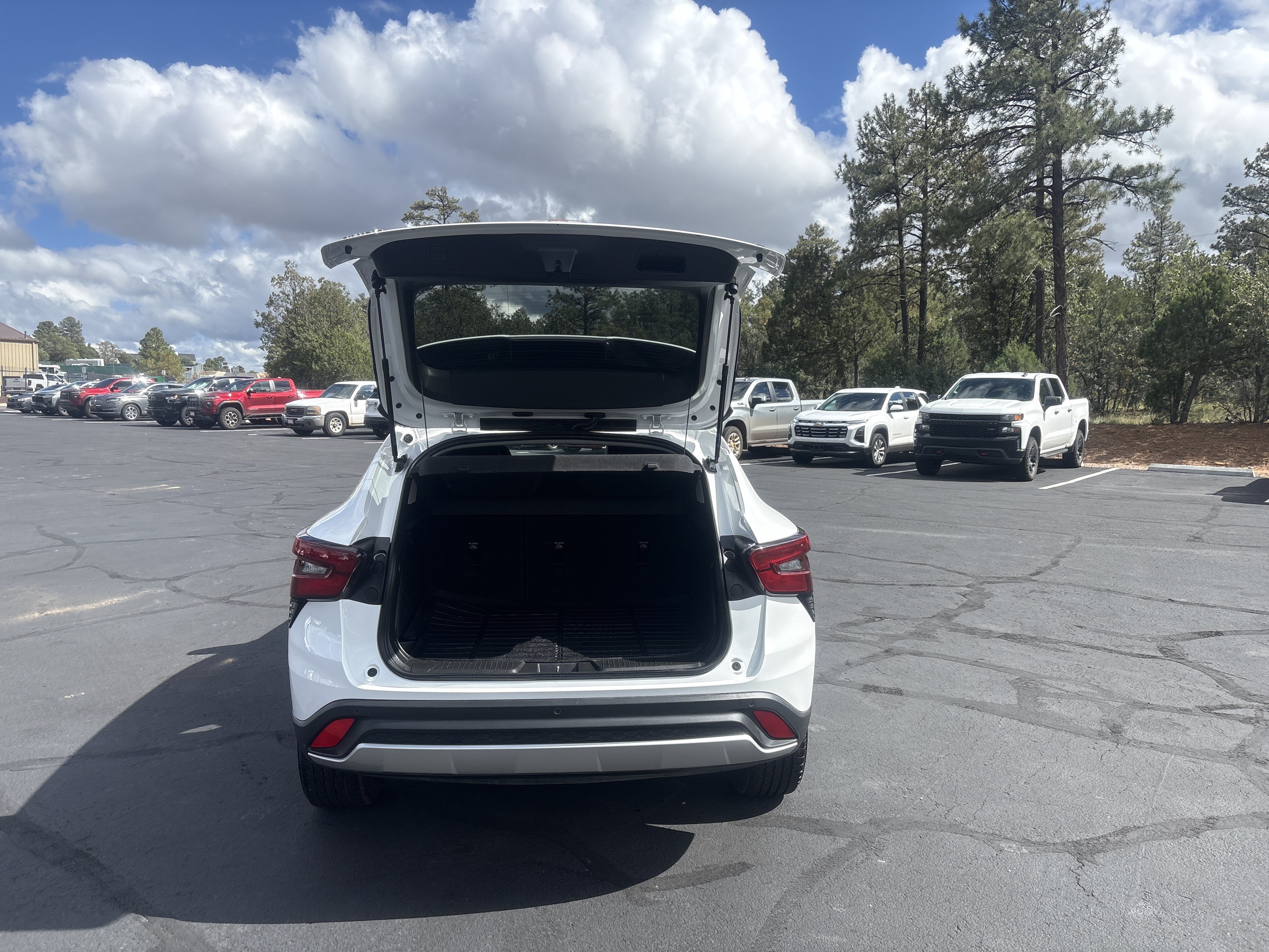 Used 2025 Chevrolet Trax LT w/ Driver Confidence Package FWD image 10