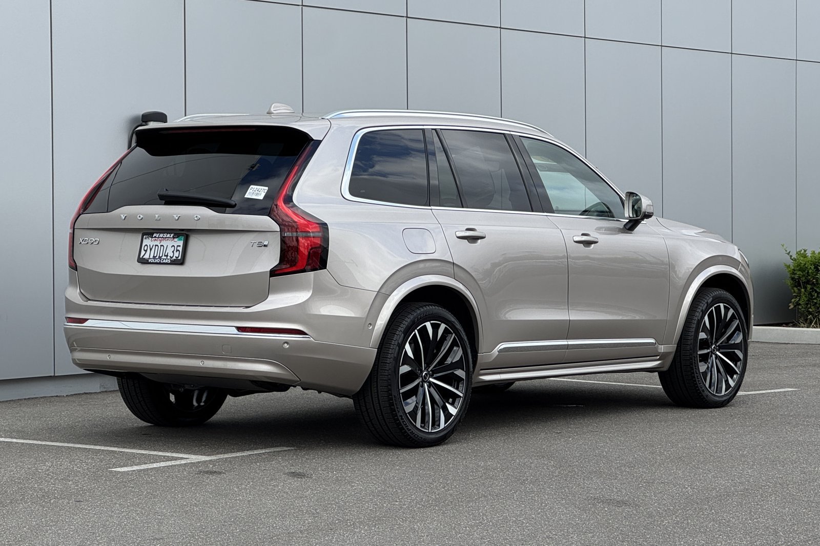 Used 2026 Volvo XC90 T8 Plus w/ Protection Package Premier AWD/4WD image 5