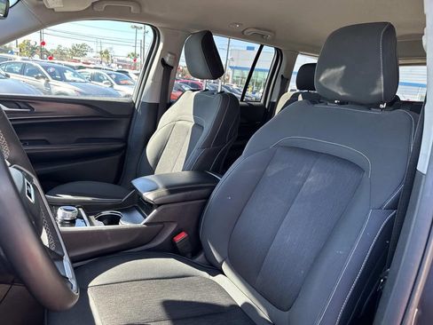 Used 2024 Jeep Grand Cherokee Laredo image 17