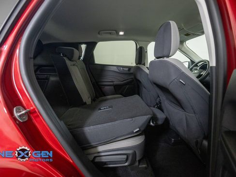 Used 2022 Ford Escape SE w/ SE Sport Appearance Package FWD image 40