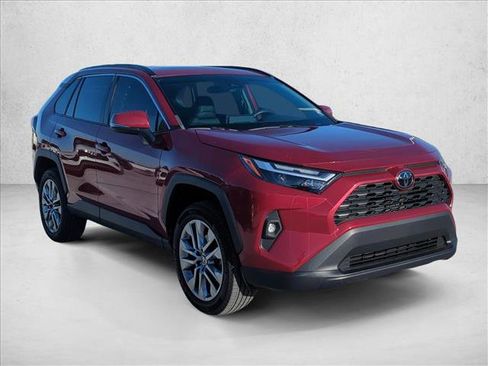 Used 2023 Toyota RAV4 XLE Premium image 3