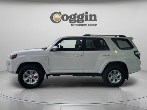 Used 2021 Toyota 4Runner SR5 Premium w/ Moonroof Package image 2