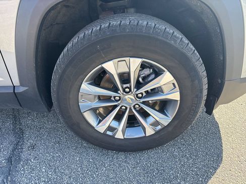 Used 2025 Chevrolet Equinox LT AWD/4WD image 11