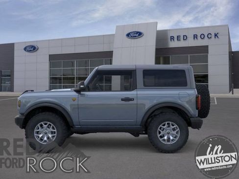 New 2023 Ford Bronco Badlands image 4