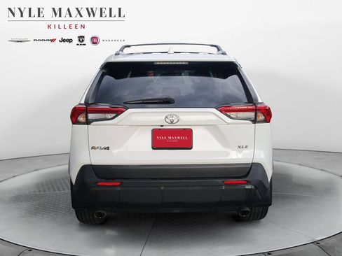 Used 2020 Toyota RAV4 XLE Premium FWD image 15
