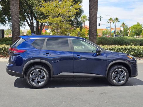 Used 2025 Nissan Rogue SV image 7