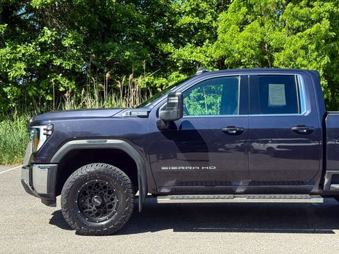 Used 2024 GMC Sierra 2500 SLE w/ SLE Value Package; AWD/4WD image 11