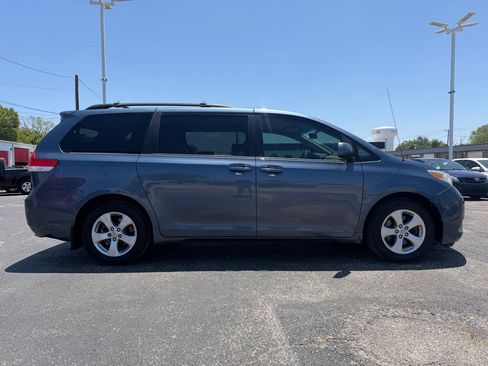 Used 2014 Toyota Sienna LE FWD image 4