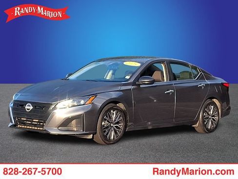Used 2025 Nissan Altima 2.5 SV FWD image 1