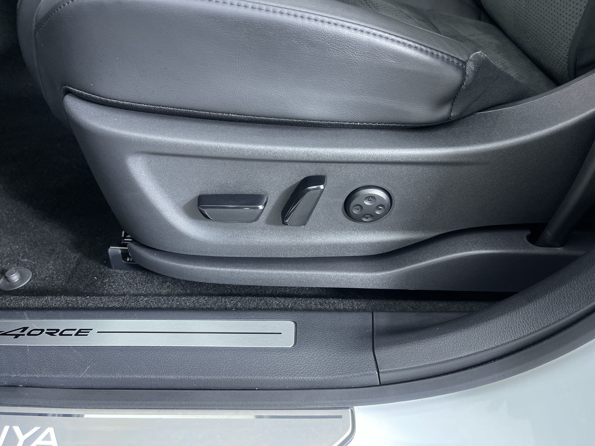 Certified 2024 Nissan Ariya AWD image 12