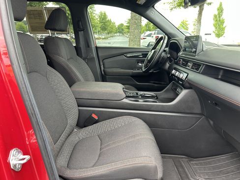 Used 2025 Honda Pilot Sport image 31