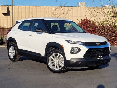 Used 2021 Chevrolet TrailBlazer LS image 2