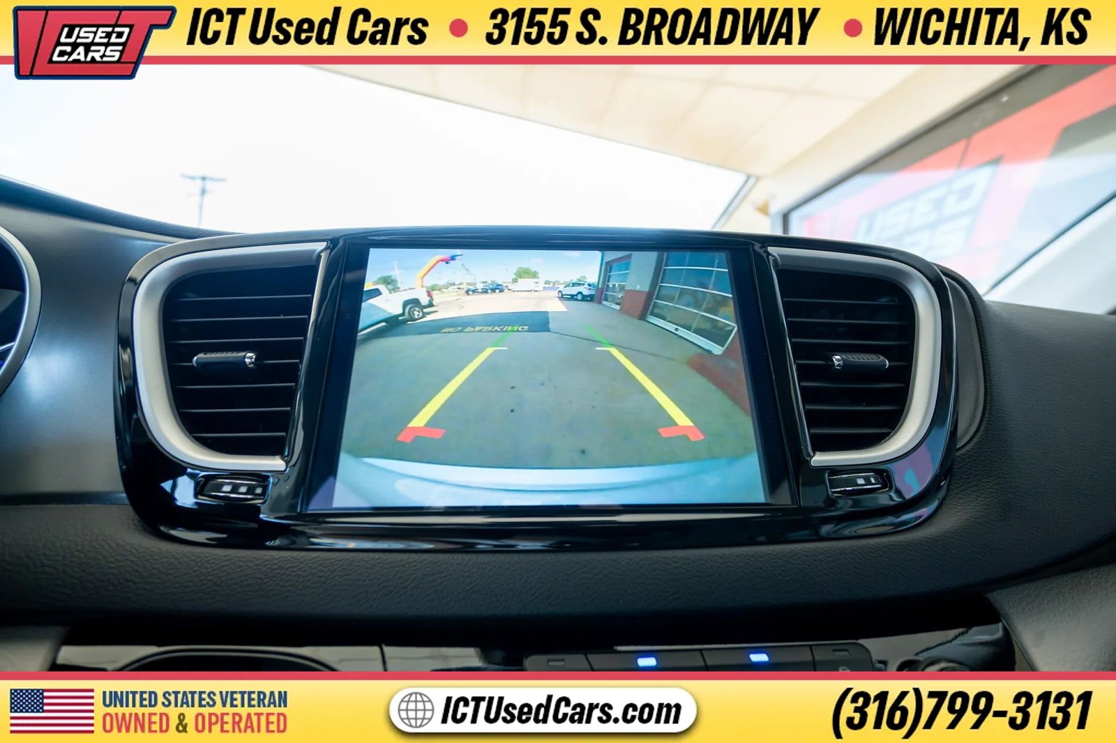 Used 2024 Chrysler Pacifica Touring-L FWD image 23