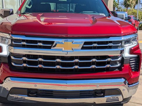 Certified 2025 Chevrolet Silverado 1500 LTZ AWD/4WD image 10