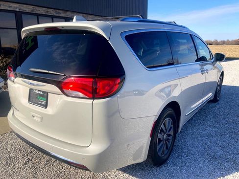 Used 2019 Chrysler Pacifica Touring-L Plus w/ Advanced Safetytec Group image 6