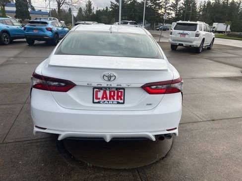 Used 2024 Toyota Camry SE image 7