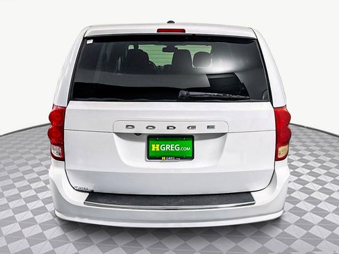 Used 2019 Dodge Grand Caravan SE w/ UConnect Hands-Free Group image 8