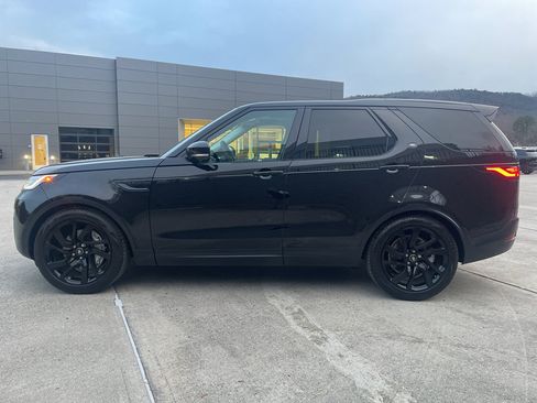 Used 2024 Land Rover Discovery S image 7