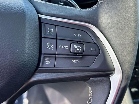 Used 2024 Jeep Grand Cherokee L Altitude AWD/4WD image 19