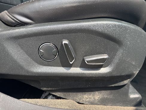 Used 2018 Ford Explorer XLT w/ Equipment Group 202A image 29