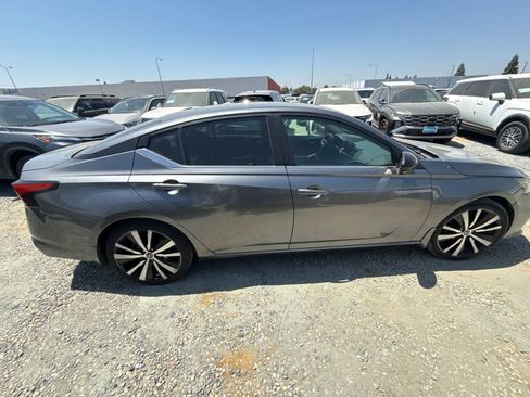 Used 2020 Nissan Altima 2.5 SR w/ Premium Package FWD image 5