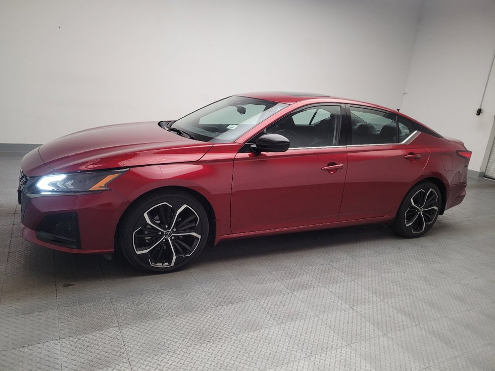 Used 2023 Nissan Altima 2.5 SR w/ SR Premium Package FWD image 2