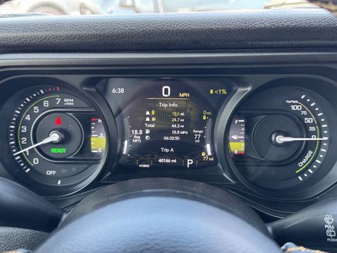 Used 2024 Jeep Wrangler Unlimited AWD/4WD image 36