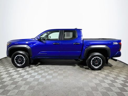 Used 2024 Toyota Tacoma TRD Off-Road AWD/4WD image 4