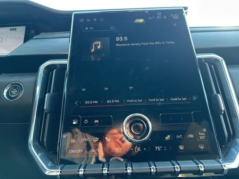 Used 2025 GMC Acadia Elevation image 38