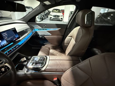 Used 2023 BMW 760i xDrive w/ Executive Package AWD/4WD image 30