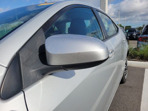 Used 2016 Toyota Corolla LE FWD image 7