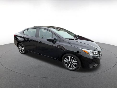 Used 2025 Nissan Versa SV FWD image 2