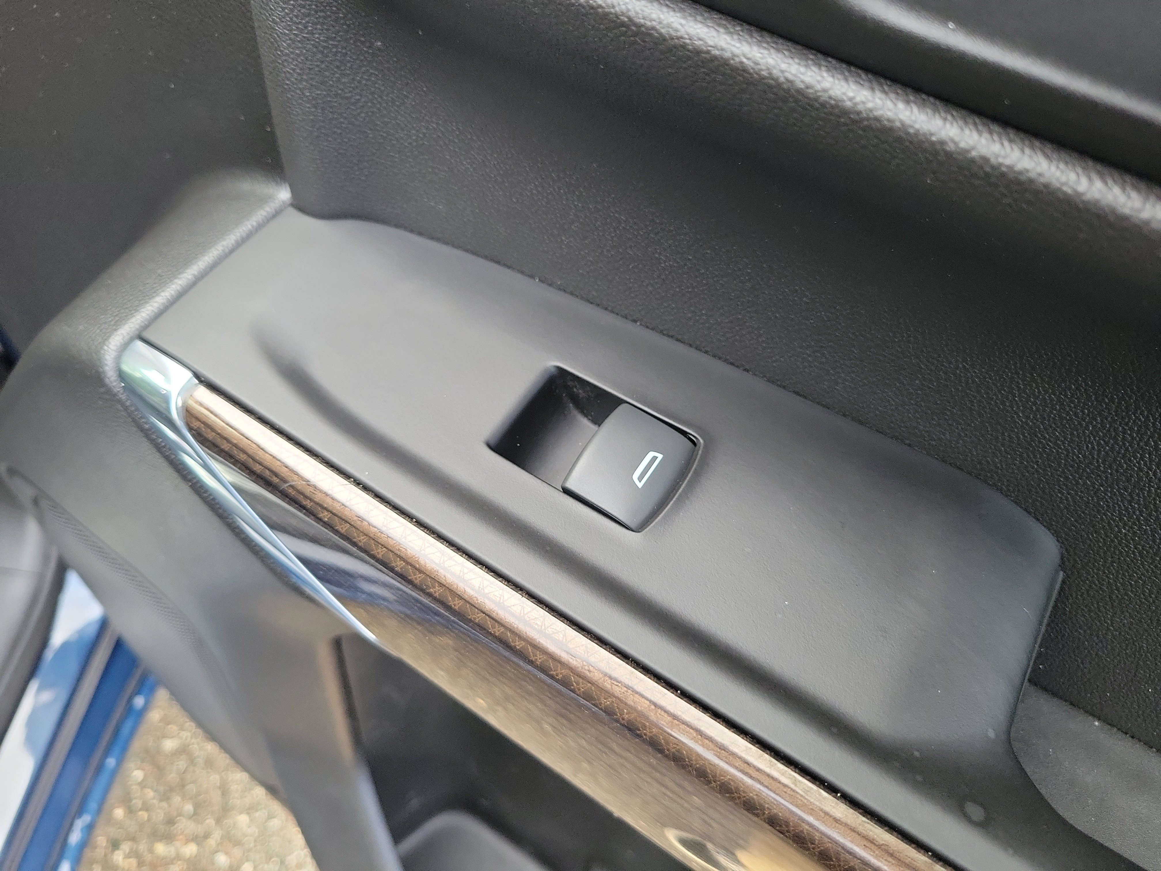 Used 2022 Chevrolet Silverado 1500 RST AWD/4WD image 9