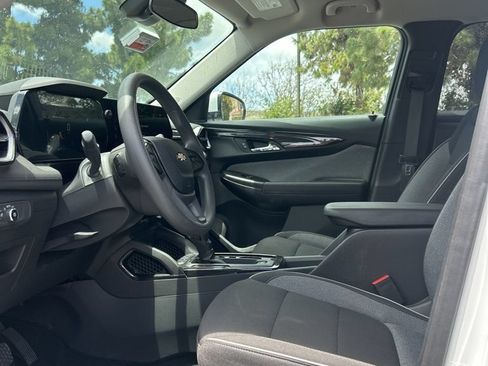 Used 2025 Chevrolet TrailBlazer LT AWD/4WD image 8