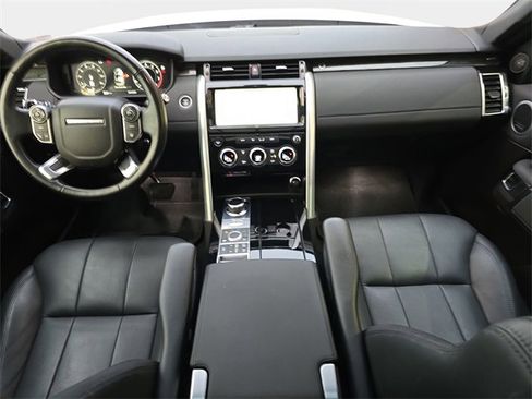 Used 2018 Land Rover Discovery HSE image 10