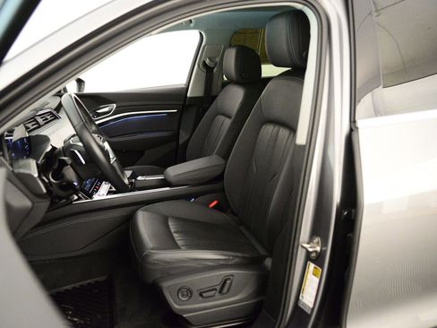 Used 2021 Audi e-tron Premium Plus w/ Premium Plus Package image 4