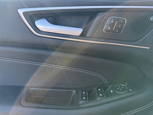 Used 2024 Ford Edge Titanium image 20