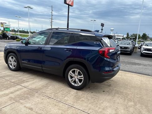 Used 2022 GMC Terrain SLE w/ Driver Convenience Package FWD image 3