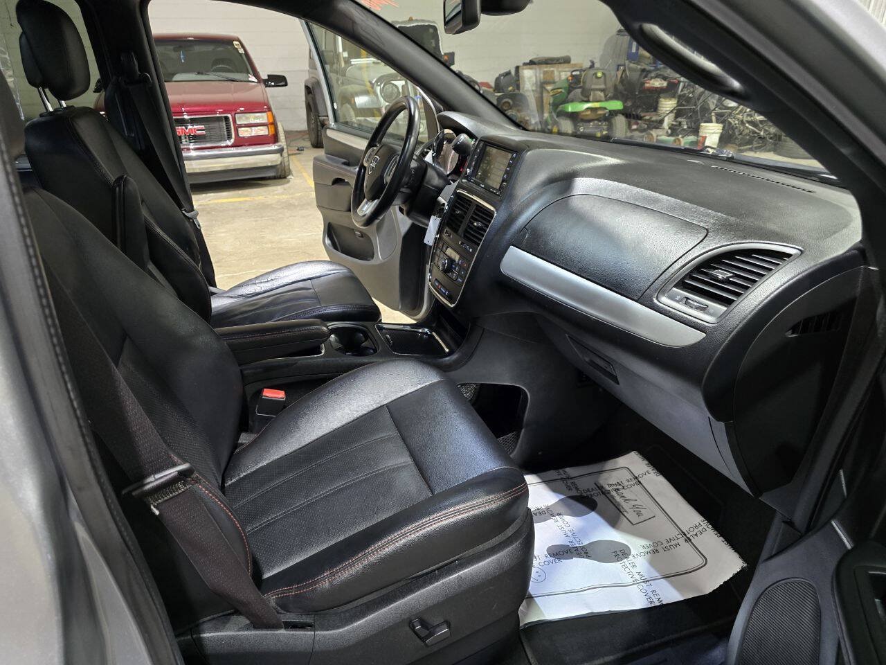 Used 2018 Dodge Grand Caravan GT FWD image 32
