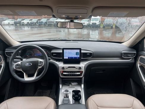 Used 2024 Ford Explorer XLT w/ Equipment Group 202A image 20